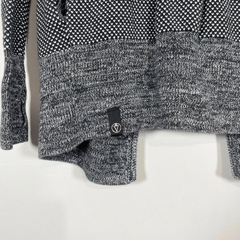 Ivivva Lululemon Feeling Toasty Wrap Sweater Girls 12 Black White Stripe Texture